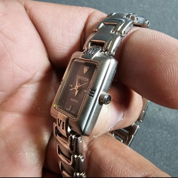 Croton Ladies Quartz Tank Style Watch Silver Tone Working Roman Numerals - Picture 4 of 10